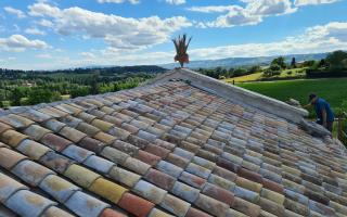 Tuiles romanes chapelle de Saint-Didier de Formans