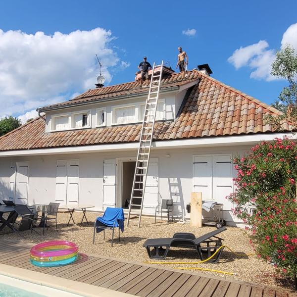maison avec piscine + kit  photovoltaïque